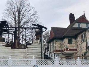 Fire destroys Kingwood garage; man escapes unhurt